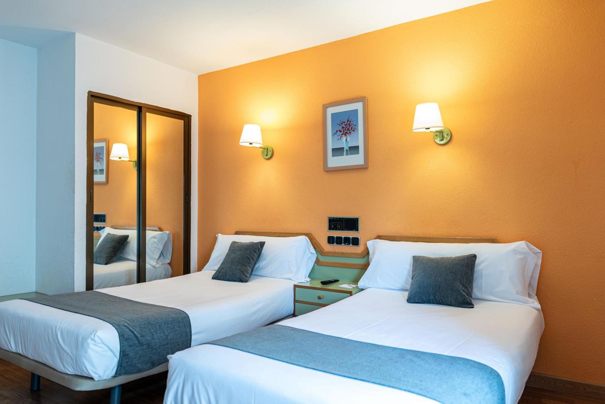 Hotel Alda Гихуело Екстериор снимка