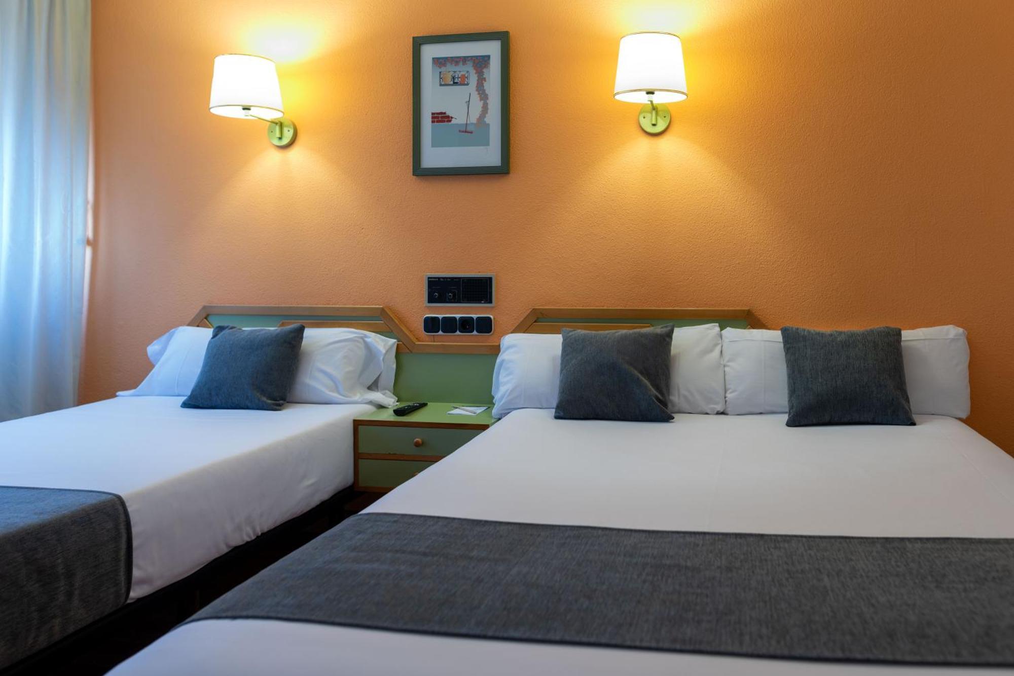 Hotel Alda Гихуело Екстериор снимка