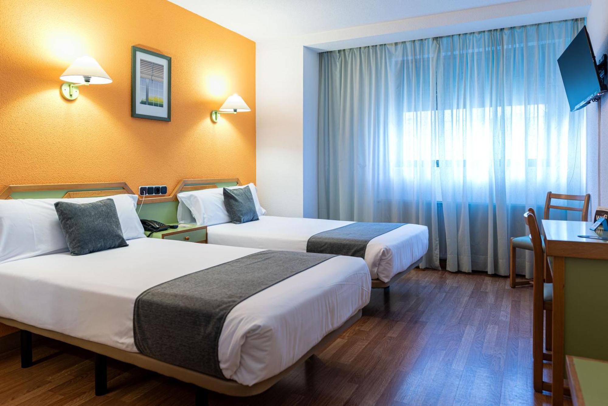Hotel Alda Гихуело Екстериор снимка