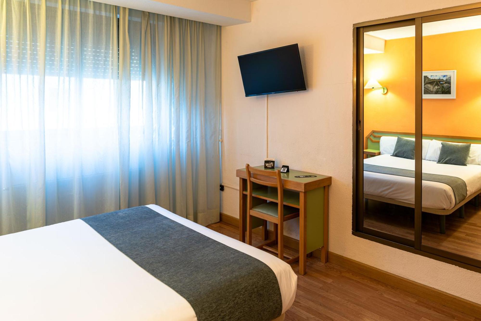 Hotel Alda Гихуело Екстериор снимка