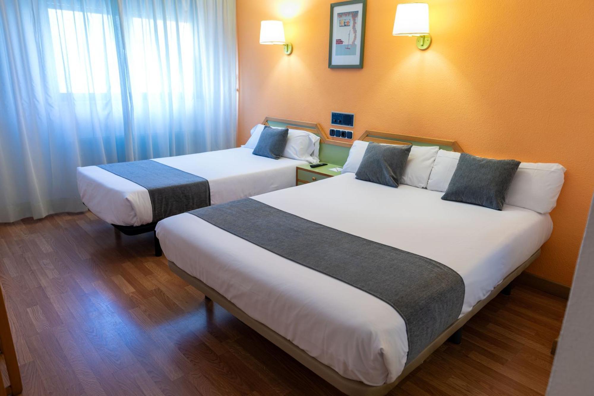 Hotel Alda Гихуело Екстериор снимка