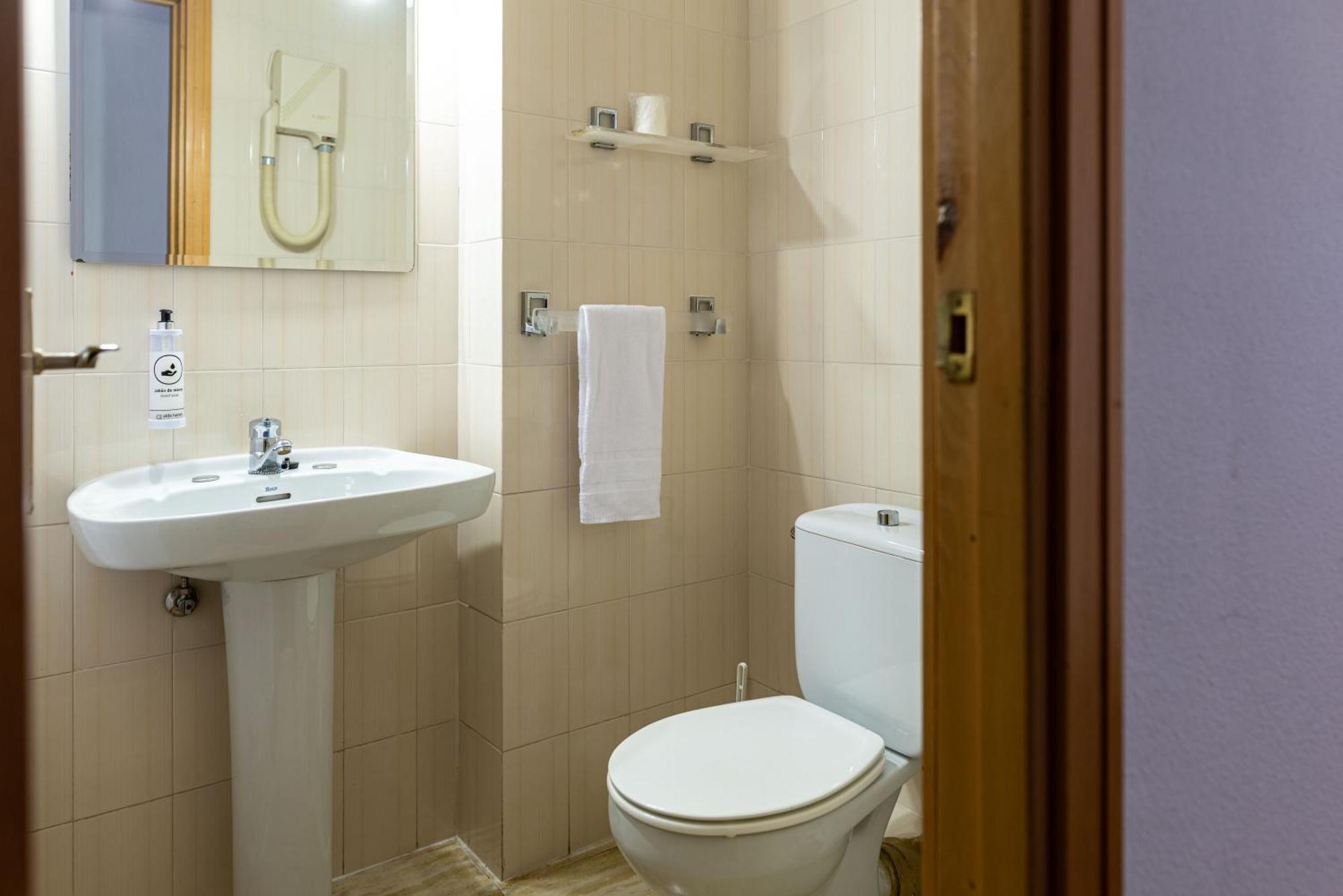 Hotel Alda Гихуело Екстериор снимка
