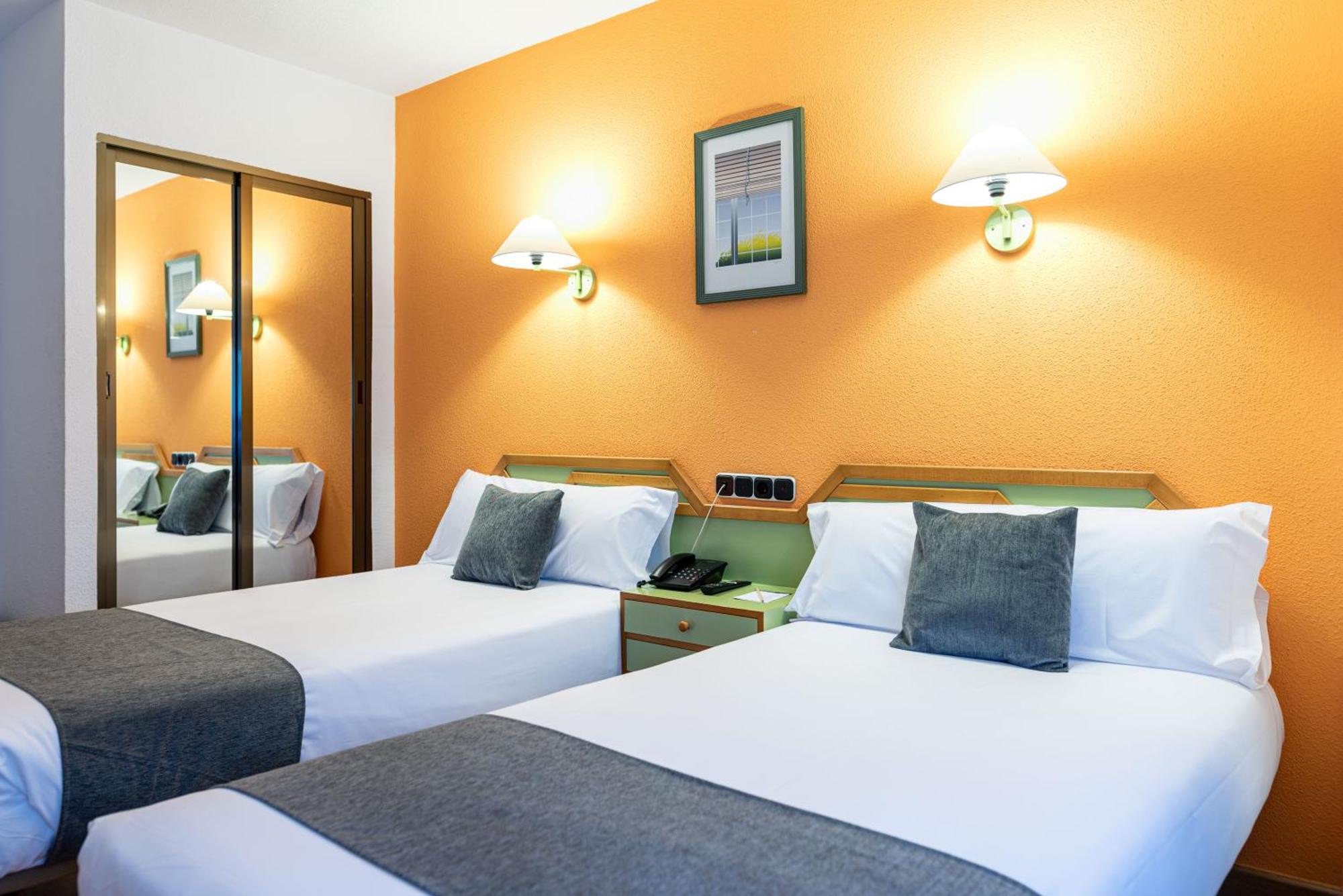 Hotel Alda Гихуело Екстериор снимка