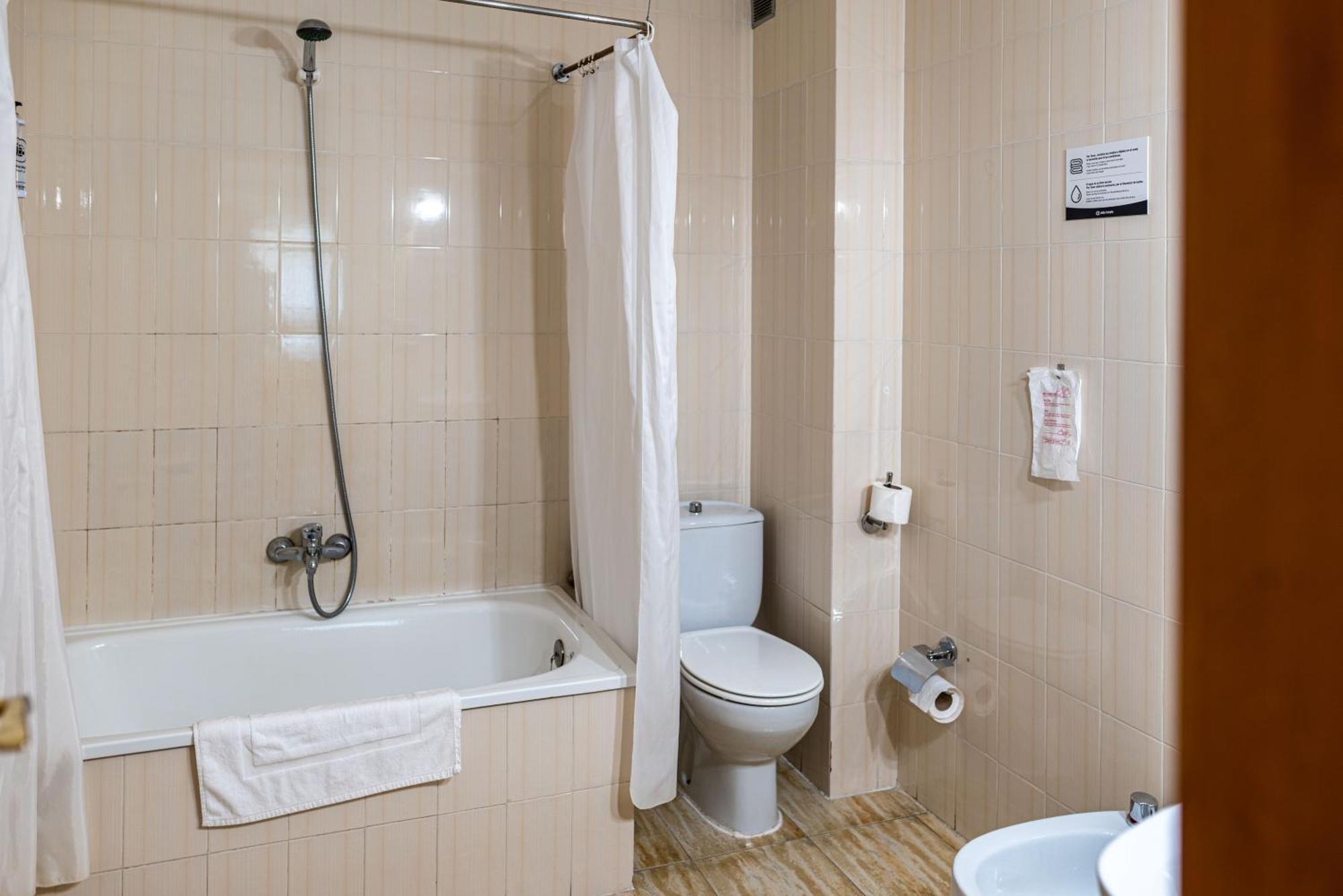 Hotel Alda Гихуело Екстериор снимка