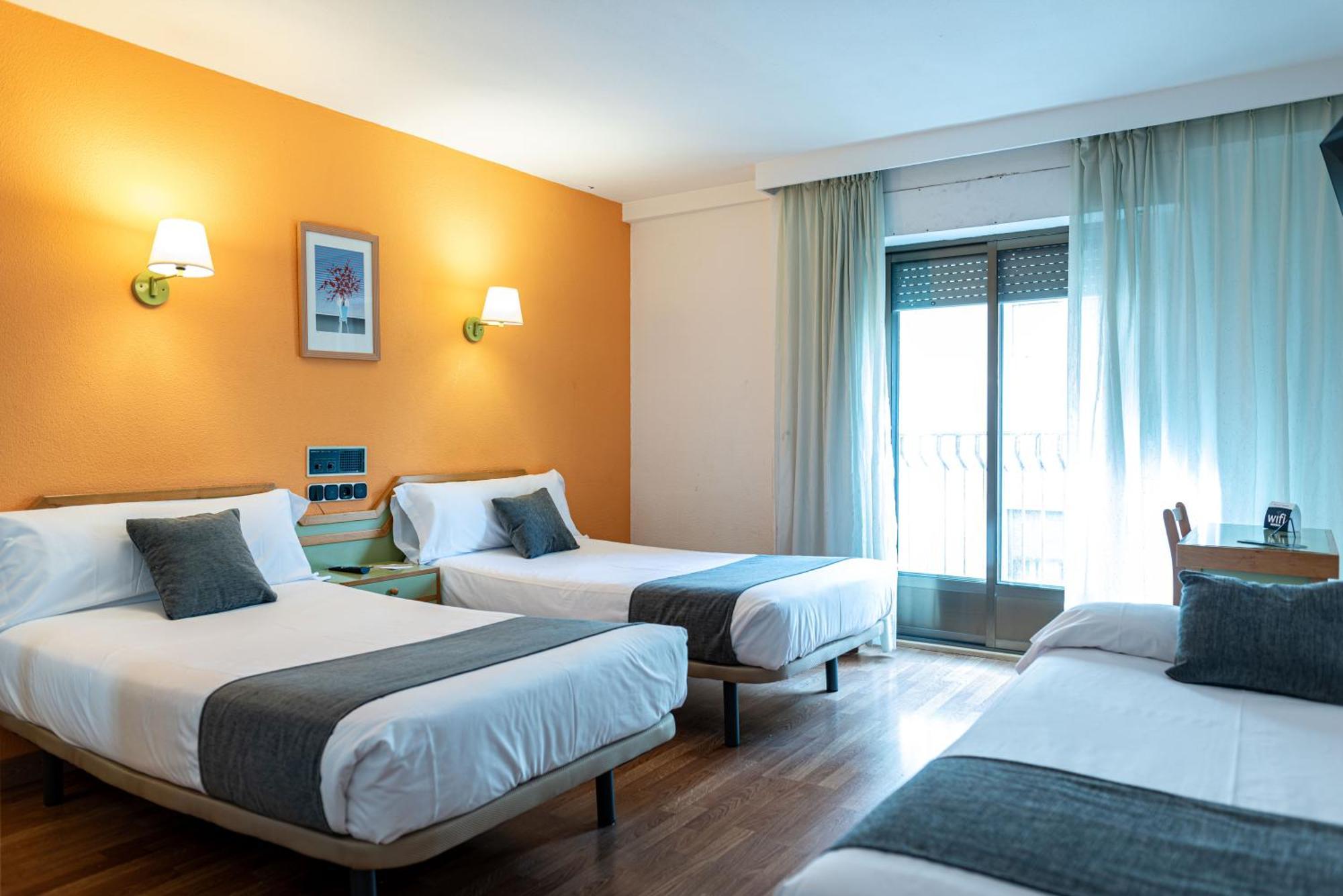 Hotel Alda Гихуело Екстериор снимка